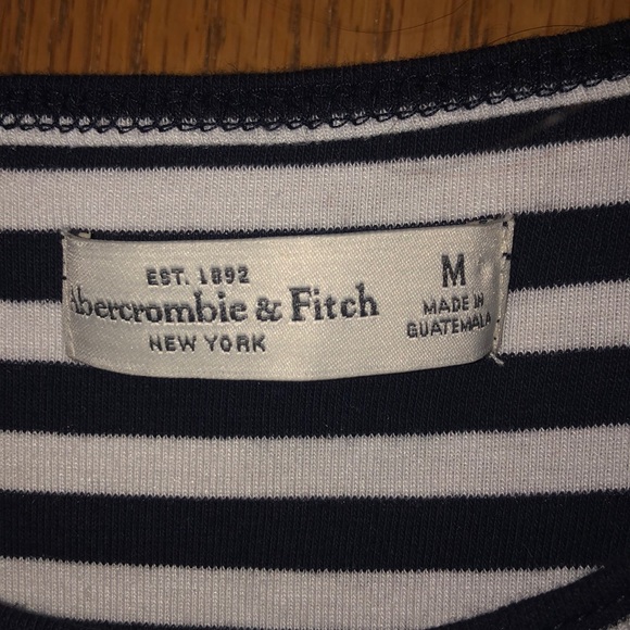 Cropped open shoulder shirt! - Picture 2 of 3